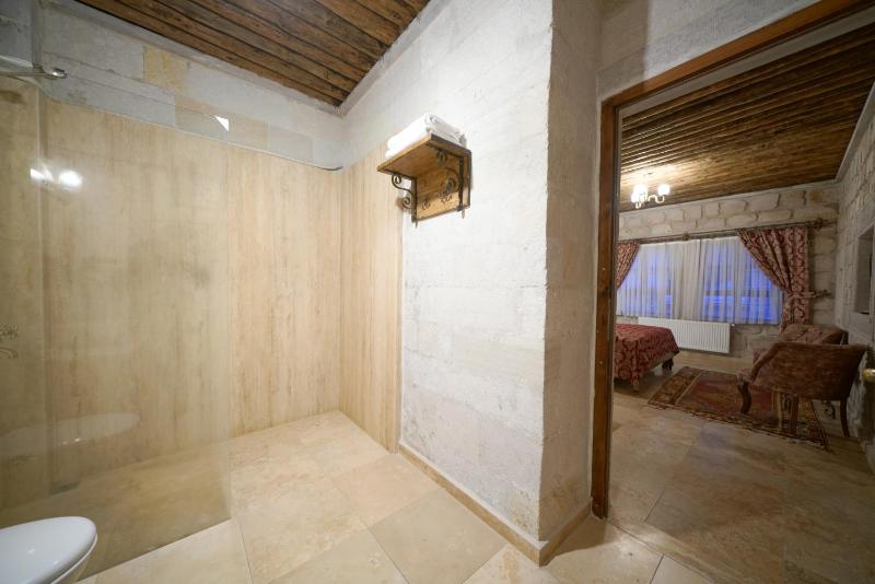 Deluxe Double Room with Shower image 4