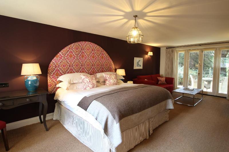 Deluxe Double or Twin Room image 3