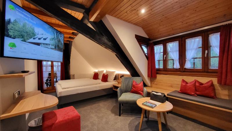 Deluxe Double Room with Balcony image 3