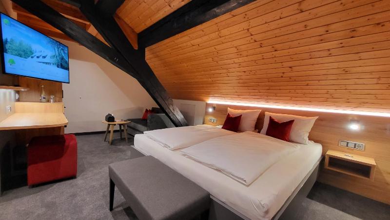 Deluxe Double Room with Balcony image 1