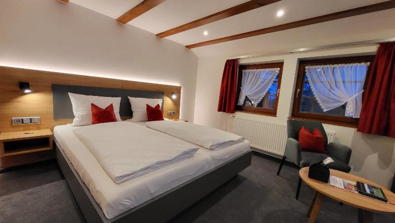 Standard Double Room image 3