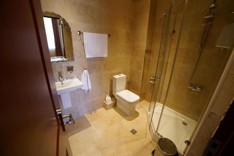 Budget Double Room image 3
