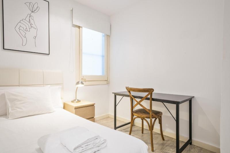 The White Flats Les Corts - image 13