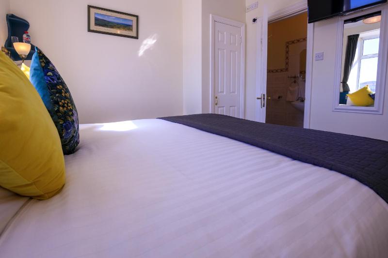 Deluxe Double Room with Sea View image 2