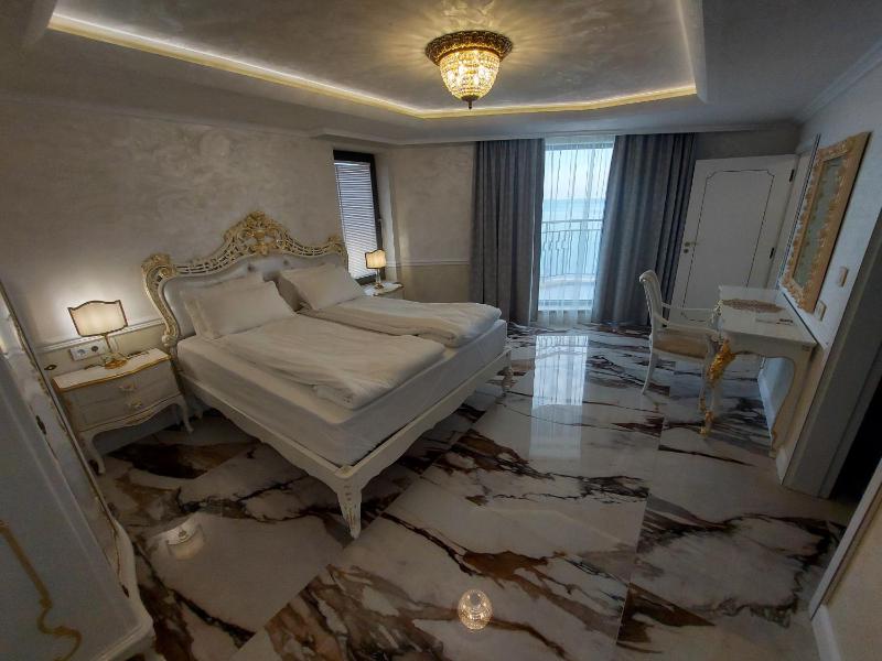 Superior Apartment image 1