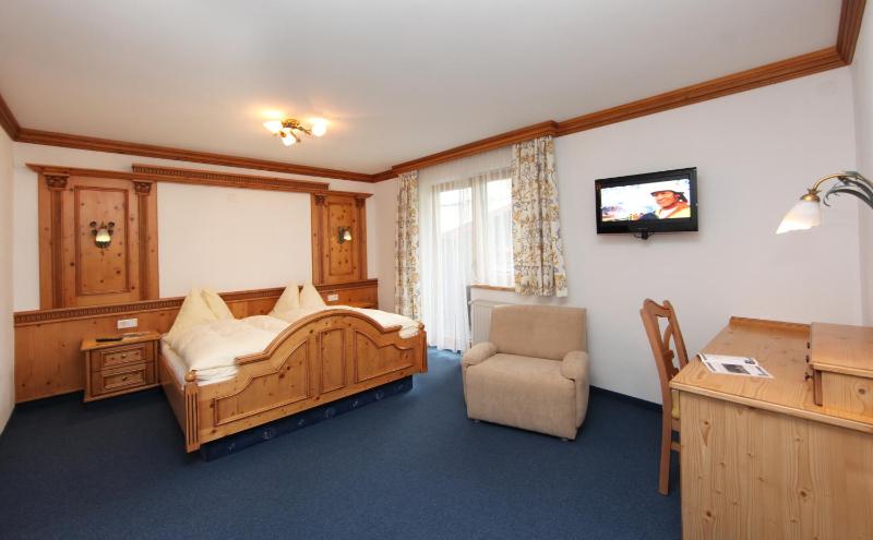 Double Room image 3