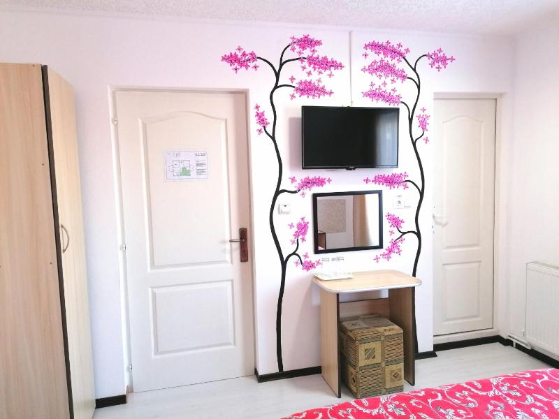 Triple Room with Balcony image 4