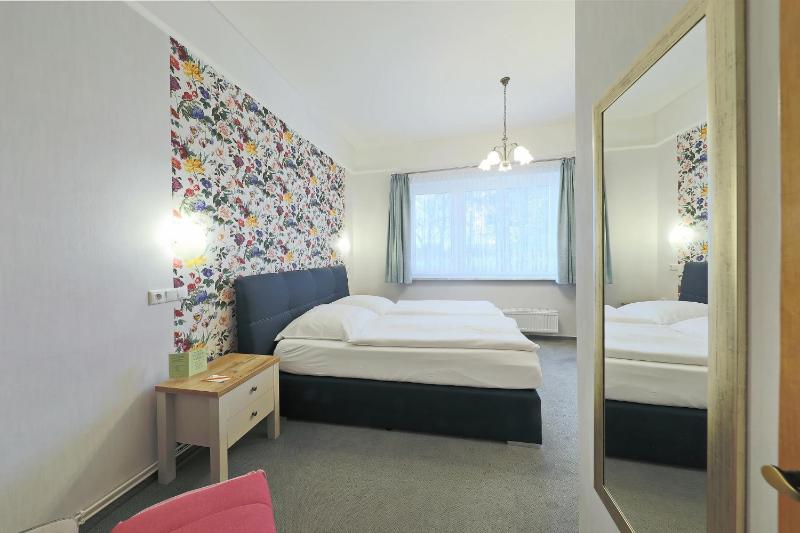 One-Bedroom Apartment with Terrace (4 Adults) image 3
