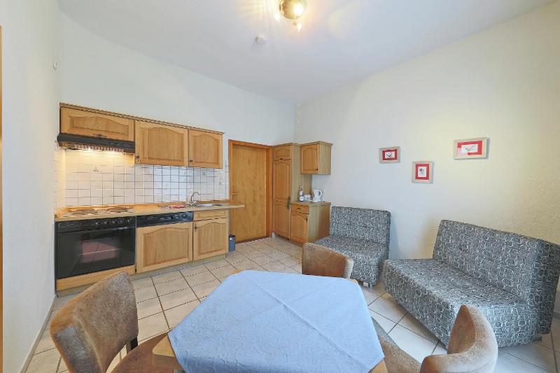 One-Bedroom Apartment with Terrace (4 Adults) image 4