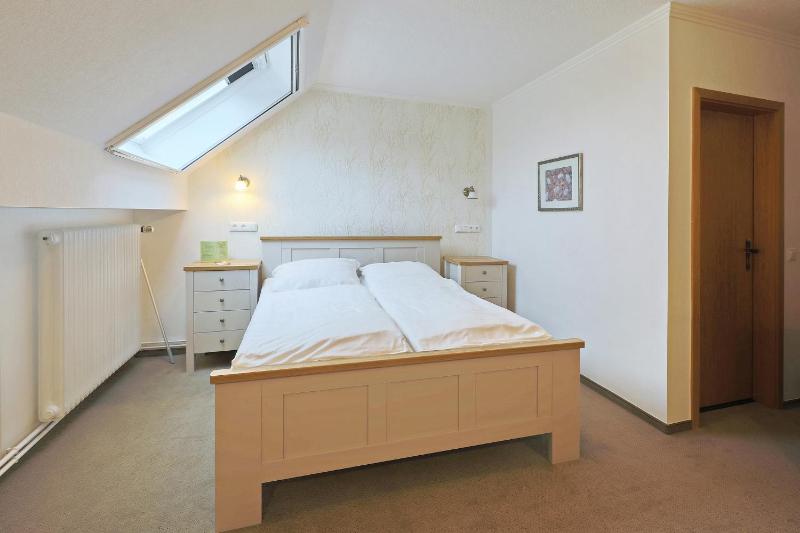 Double Room image 4