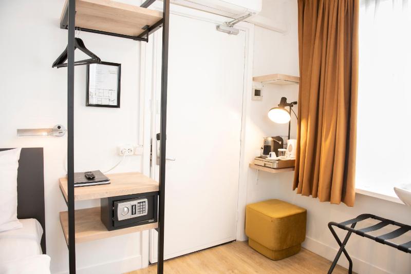 Budget Single Room with Open Bathroom image 4