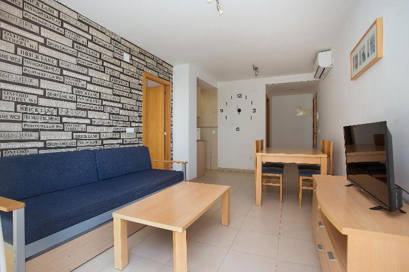 Alameda Apartments - image 2