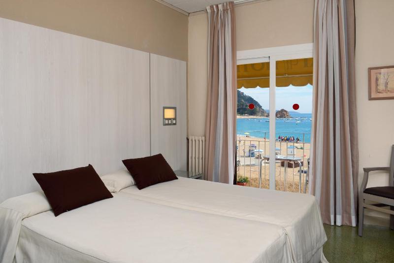  Deluxe Double Room with Ocean View and Balcony image 4