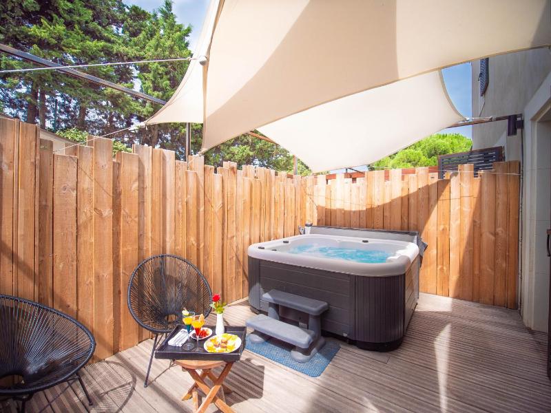 Superior Double Room with Hot Tub image 2