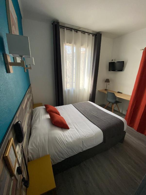 Standard Double Room image 2