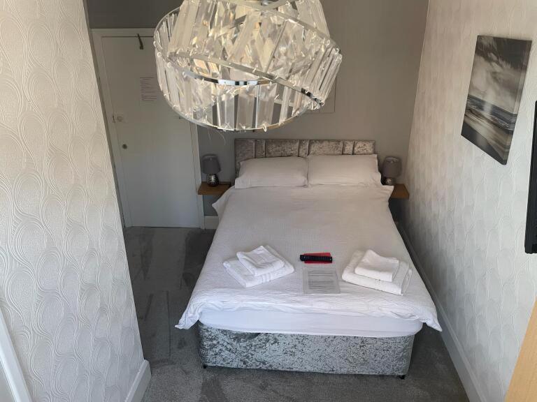Double Room with Private Bathroom image 3