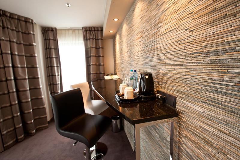 One-Bedroom Suite image 4