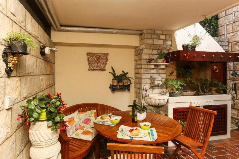 Single Room with Terrace image 2