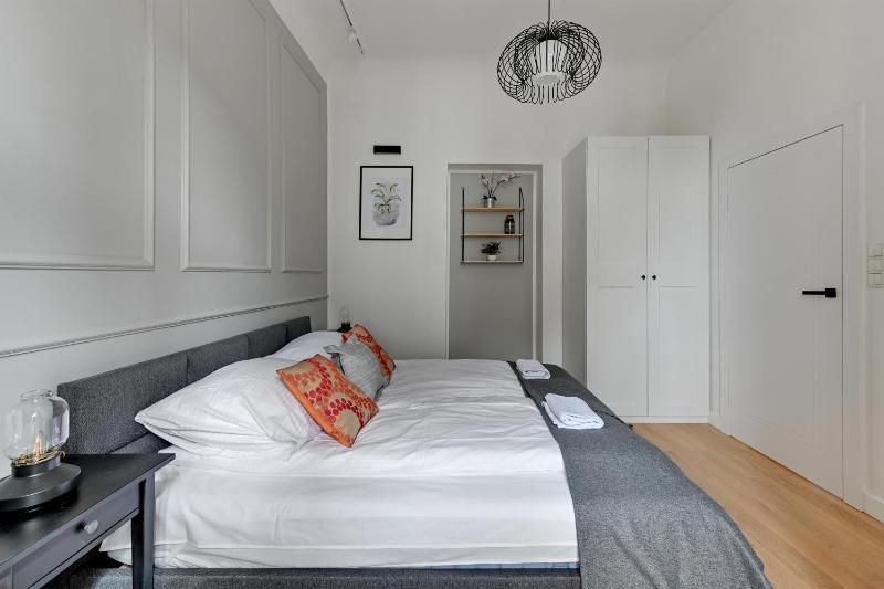 Grand Apartments - Two bedroom 6 person city center apartment - image 5