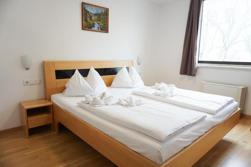 Quintuple Room image 1