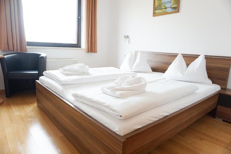Quadruple Room image 3