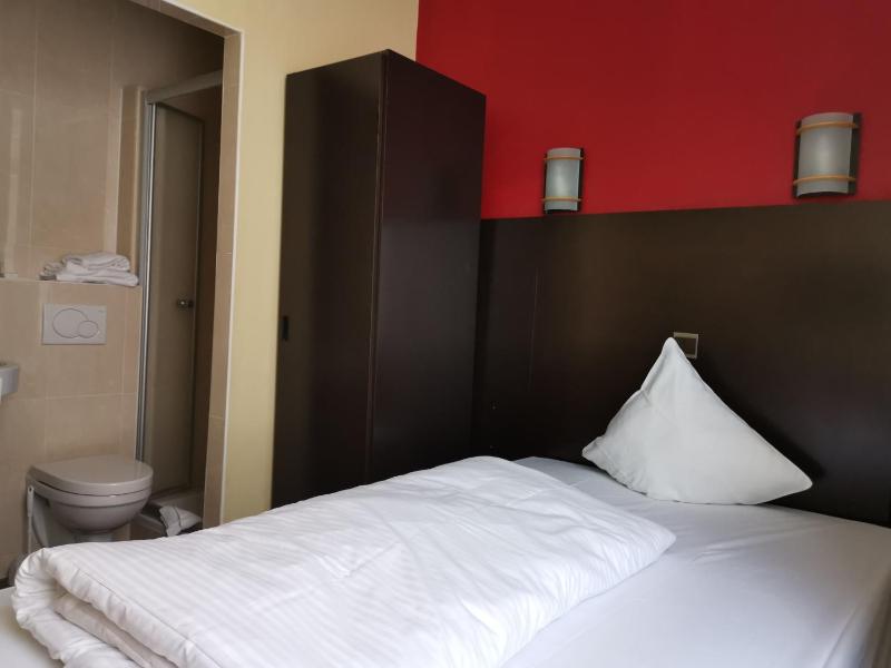 Standard Single Room image 2