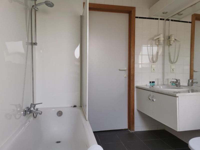 Comfort Triple Room image 4