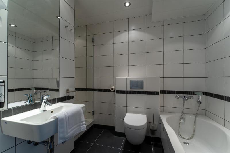 Deluxe Double Room image 4