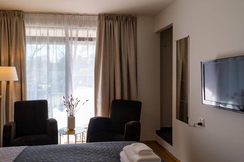 Standard Double Room image 2