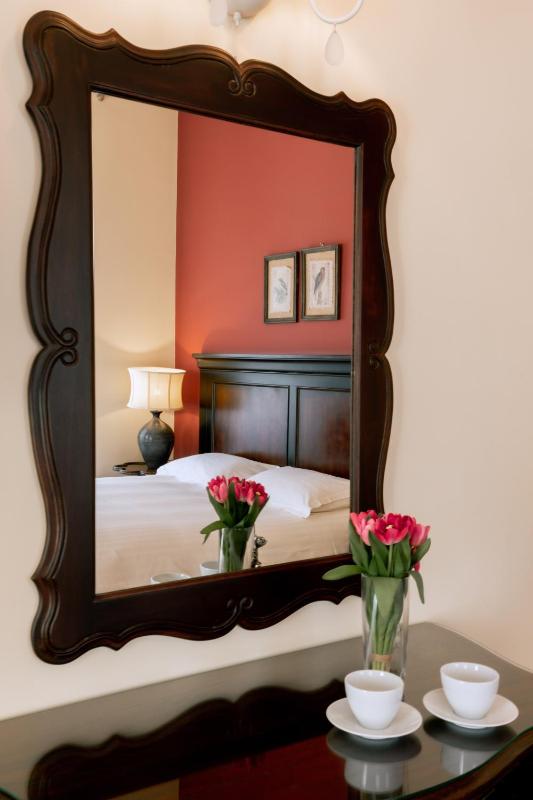 Junior Suite with Balcony image 3