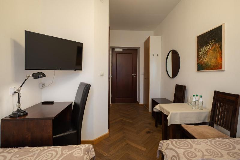 Twin or Double Room image 4