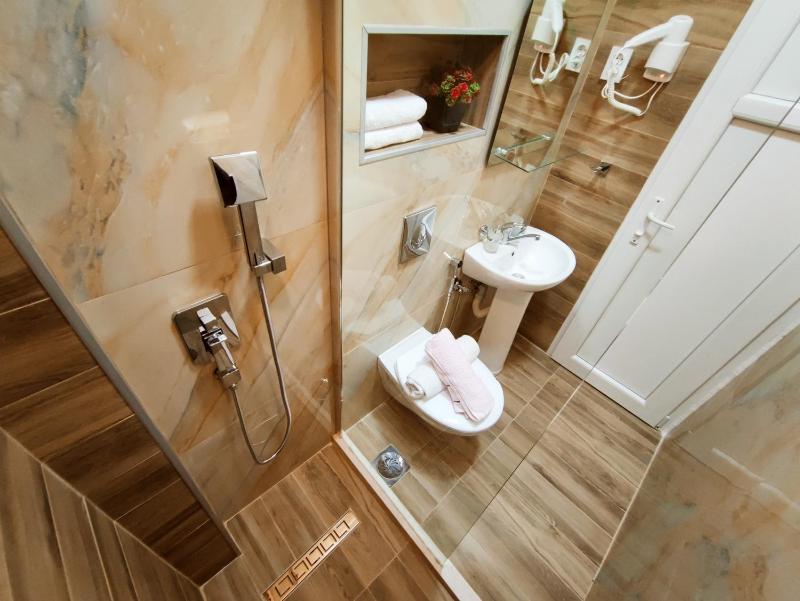 Quadruple Room with Balcony and Sea View image 3