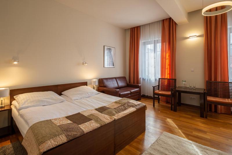 Deluxe Quadruple Room image 1