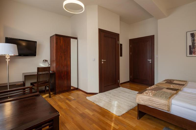 Deluxe Quadruple Room image 2