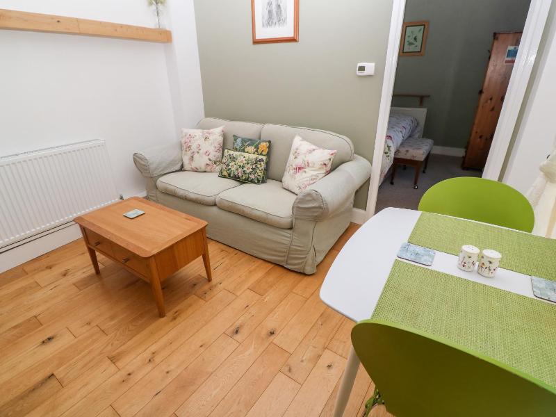 Garden Cottage - image 9