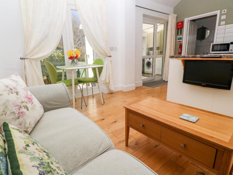 Garden Cottage - image 11