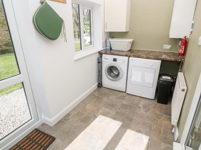Garden Cottage - image 2