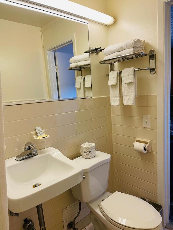 Double Room image 4