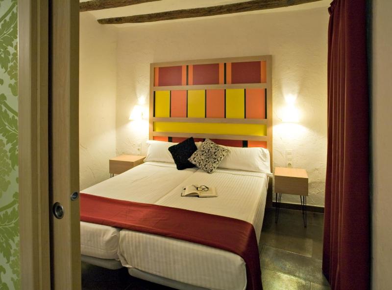 One-Bedroom Apartment image 4