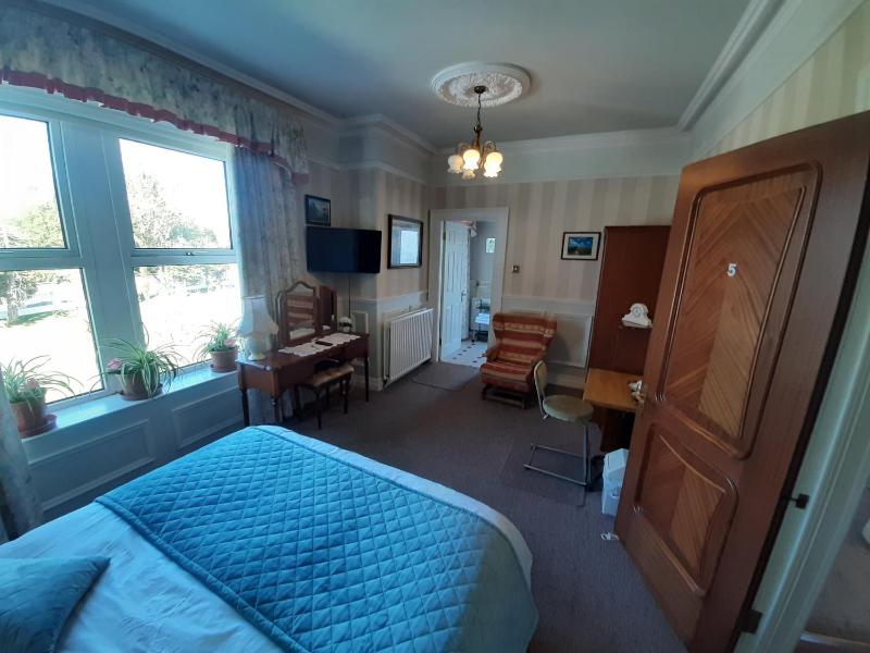 Deluxe Double Room with Balcony image 3
