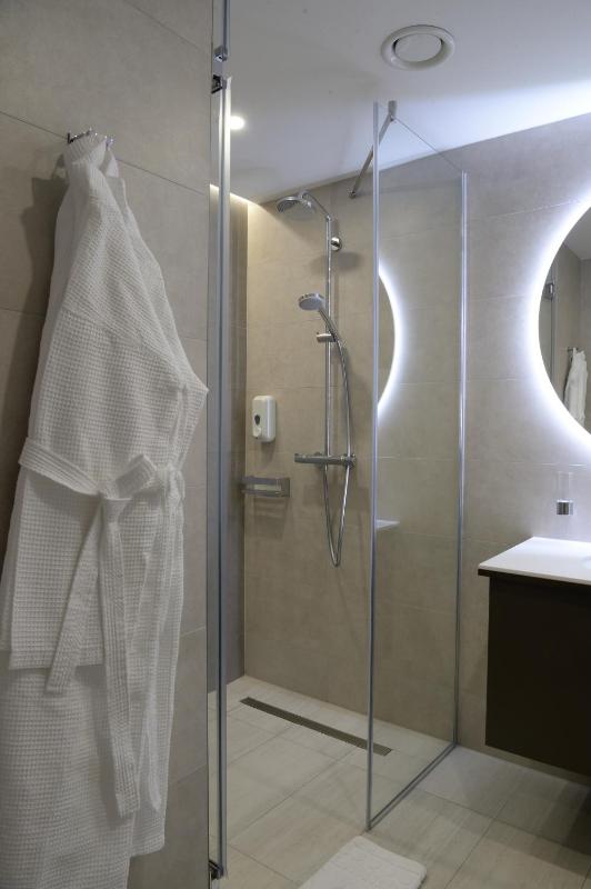 Deluxe Double Room image 4