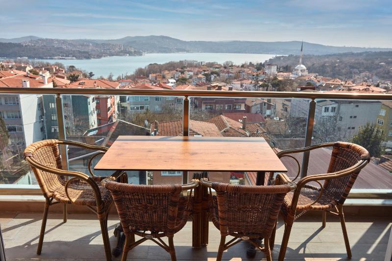 Queen Suite with Sea View image 3