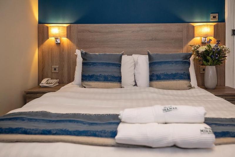 Standard Double Room image 3