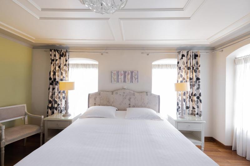 Deluxe Double Room image 4