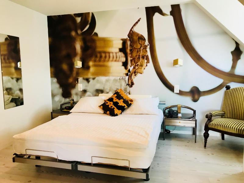 Superior Double Room image 3