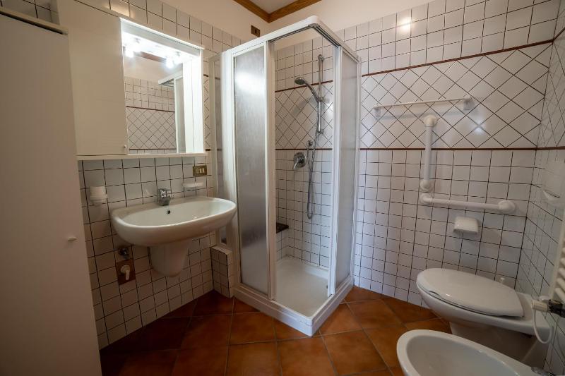 One-Bedroom Apartment image 4
