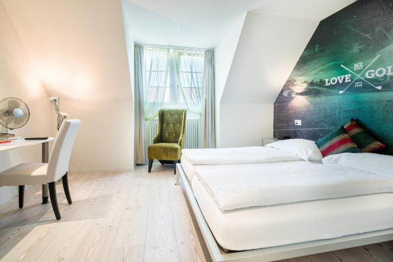Standard Double Room image 4