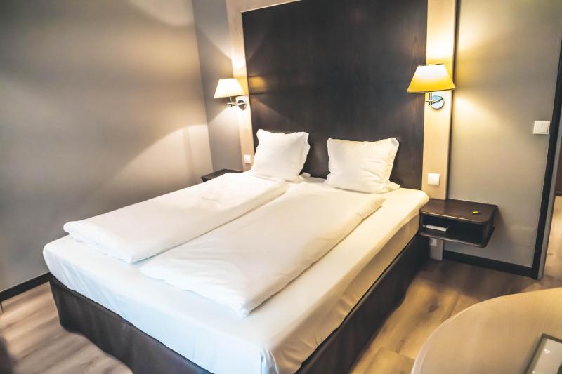 Superior Double or Twin Room image 4