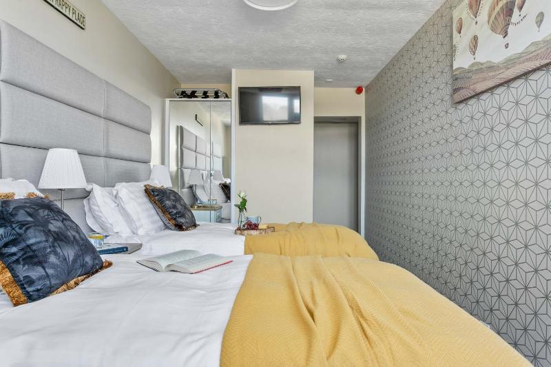 Superior Double or Twin Room image 4
