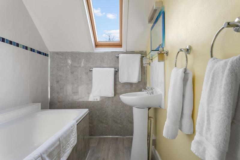 Deluxe King Room image 3